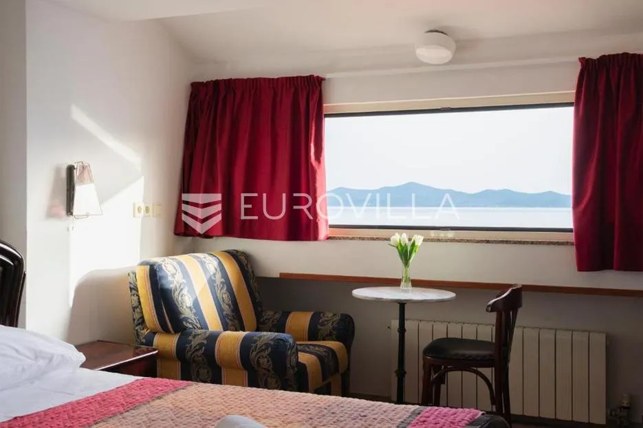 zadar, diklo, hotel i restoran prvi red uz more - slika 12