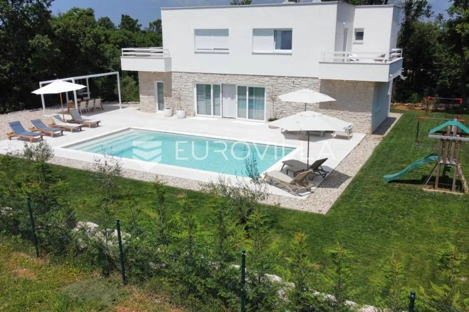 istra, žminj, prekrasna vila od 160 m2, na velikoj okućnici od 1100 m2 - slika 30