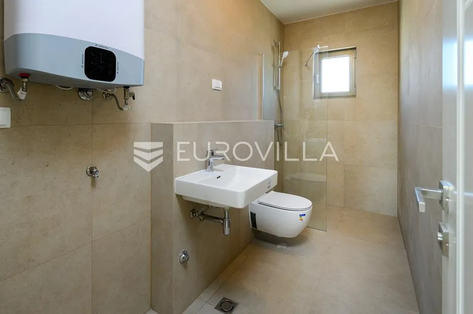 split, prekrasan penthouse s pogledom na more i grad - slika 40