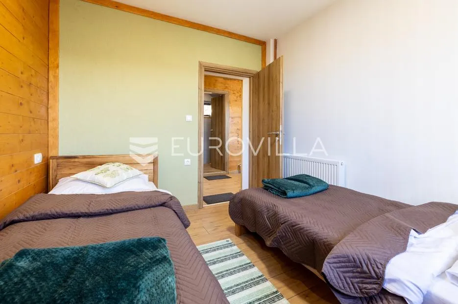 otočac, kuća 190 m², luksuzna, odmah useljiva, niskoenergetska - slika 7