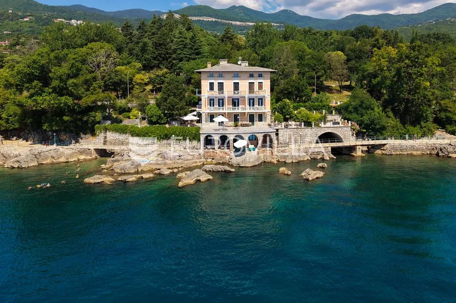 ičići, prvi red do mora, stan za najam u opatijskoj vili s velikom terasom i okućnicom - slika 22