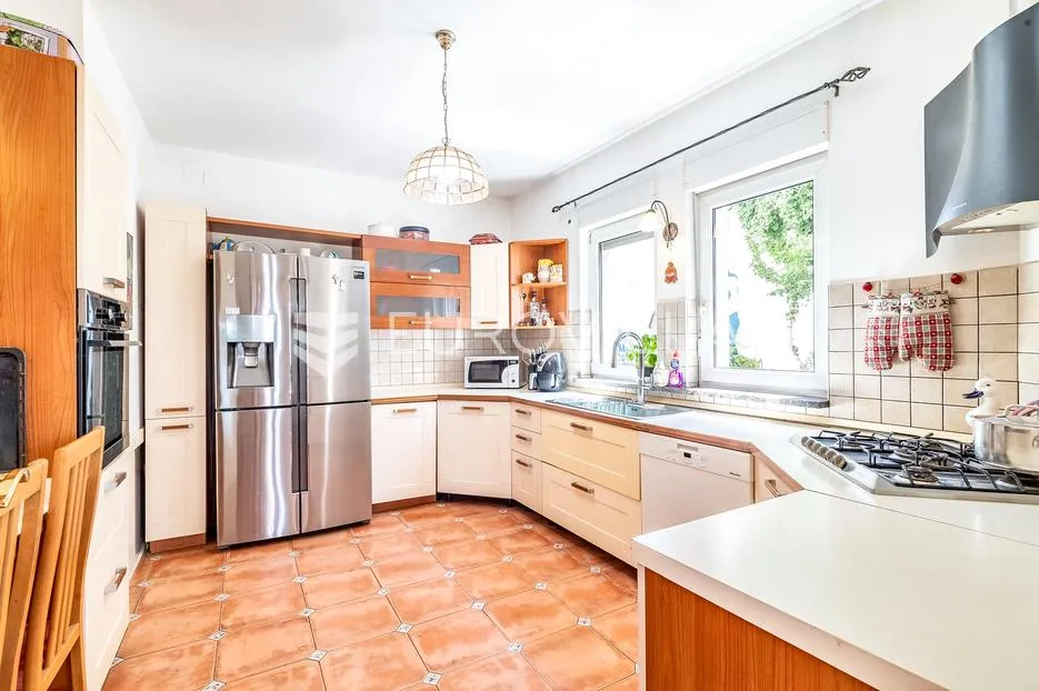 zagreb, vrhovec, atraktivna vila s vrtom i parkingom, 530 m² - slika 15