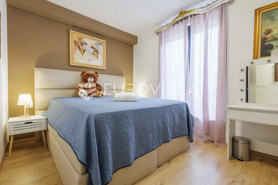 medulin, pješčana uvala, ekskluzivan stan na savršenoj lokaciji prvi red do mora s vrtom - slika 8