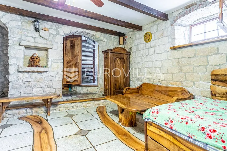 trogir, autohtona kamena kuća s pogledom na more - slika 5
