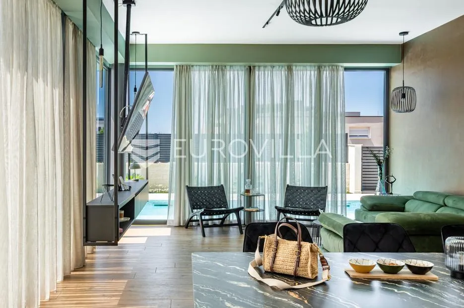 zadar, vrsi, luksuzna vila s bazenom 261 m² - slika 12