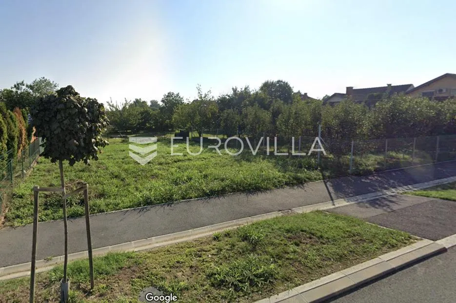 Bilje, građevinsko zemljište za kuću na odličnoj lokaciji, 215 m2