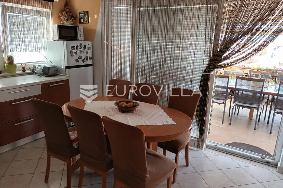 vodice, kuća s 5 apartmana, 278 m² - slika 5