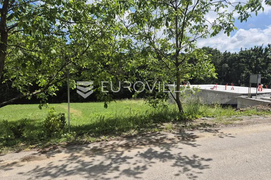 velika, atraktivno građevinsko zemljište 637 m² u vikend naselju - slika 3