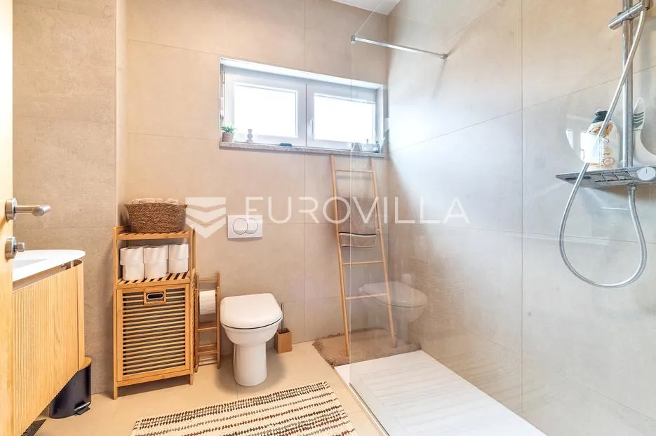 zagreb, bukovac, trosoban stan, vrt, terasa plus dva parkirna mjesta 119 m² - slika 8