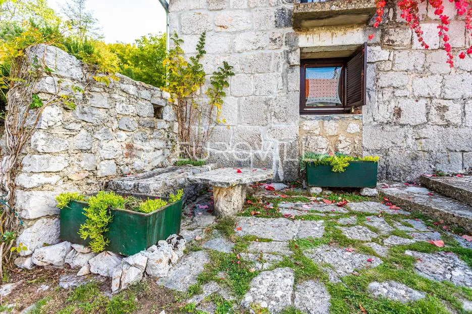imotski, lovreć, jedinstvena kamena kuća - slika 11