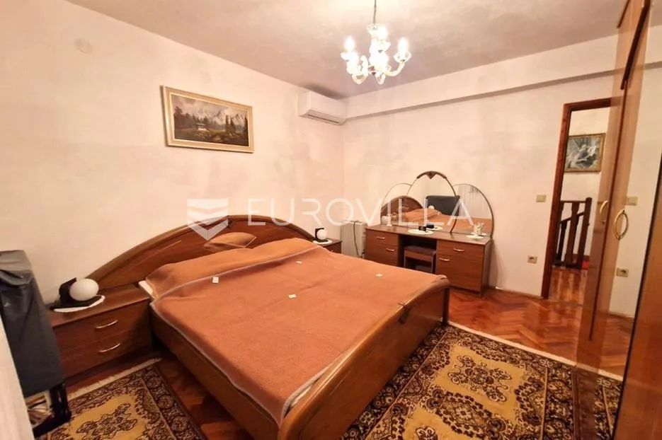 vir, šarmantna kuća s velikim vrtom i garažom na izuzetnoj lokaciji - slika 24