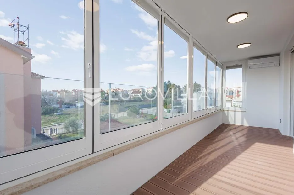 istra, novigrad, luksuzan penthouse 135 m², dvije spavaće sobe, pogled na more, parking - slika 20