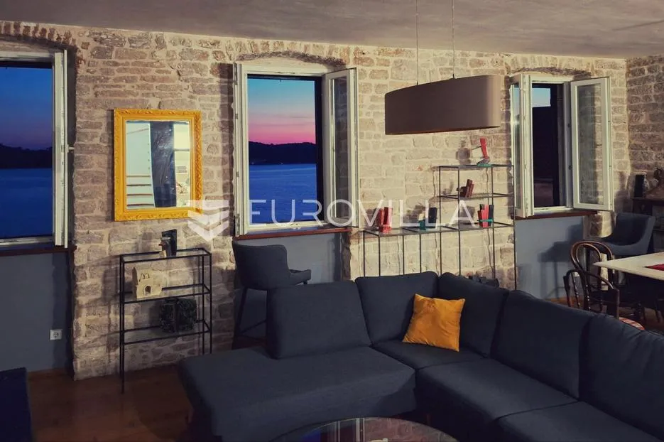 šibenik, stara gradska jezgra, povijesna palača iz 12. stoljeća - slika 7