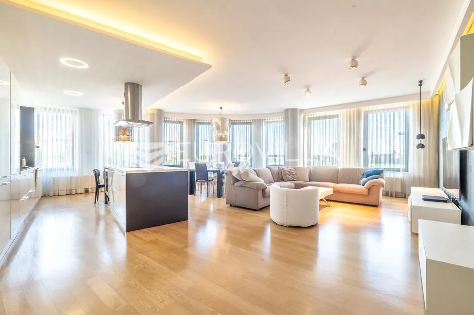 Zagreb, Maksimir, četverosoban stan na savršenoj lokaciji 158 m² 3 garažna parkirna mjesta