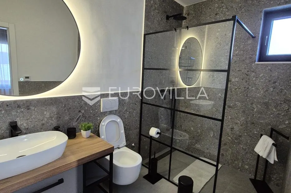 zadar, vrsi, luksuzna vila s bazenom 261 m² - slika 32
