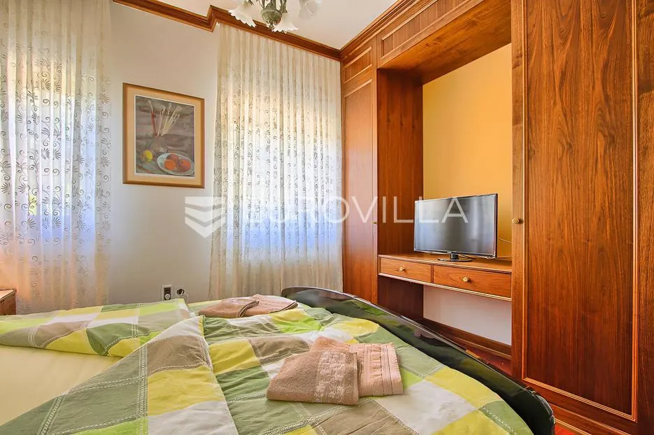poreč, ekskluzivna vila s 430 m2, atraktivna lokacija - slika 41
