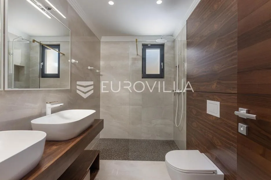 otok krk, malinska, dubašnica, novogradnja, stan u villi okućnica, bazen, 250 metara od mora - slika 11