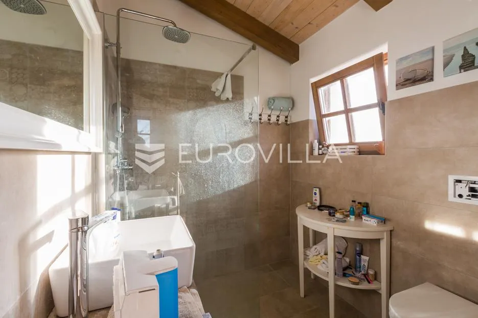 istra, peresiji, jedinstvena samostojeća kuća 200m2 s bazenom - slika 16