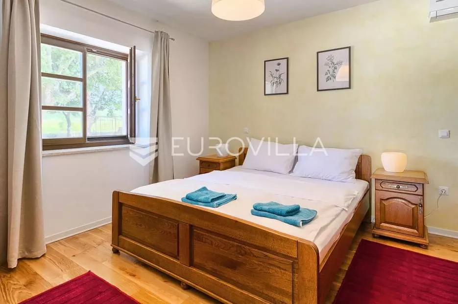 istra, bale, vila s bazenom na imanju od 30.000 m2 u osami - slika 37