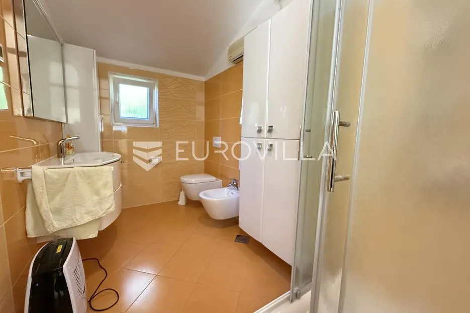 istra, muntić, osunčana samostojeća kuća 103 m² na mirnoj lokaciji s lijepom okućnicom - slika 15