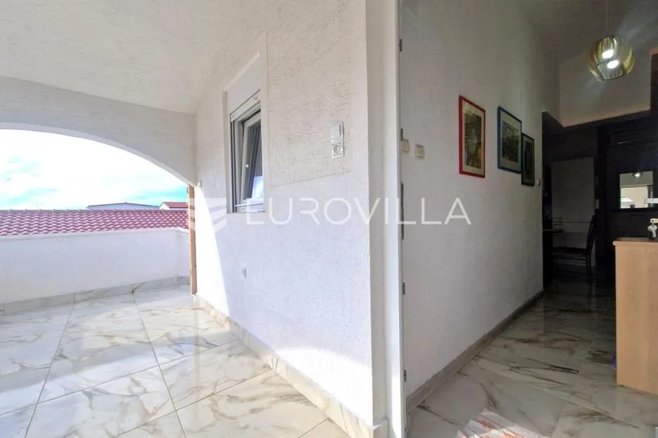 vir, apartman s prostranom terasom i dvije spavaće sobe na odličnoj lokaciji - slika 21