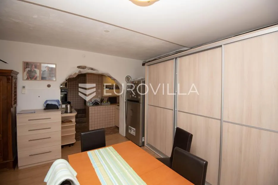 tisno, ekskluzivna apartmanska kuća prvi red do mora s panoramskim pogledom i brodicom - slika 5