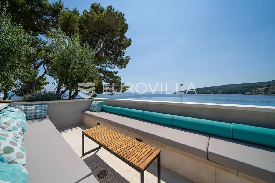 brač, vila na prekrasnoj poziciji 1. red uz more - slika 19