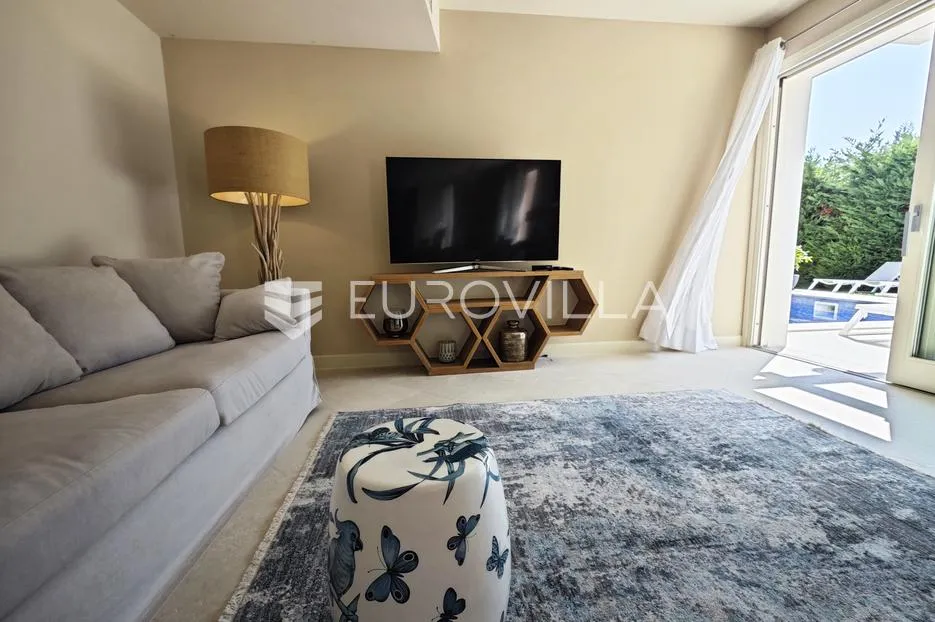 istra, vabriga: luksuzna nova vila s bazenom, pogledom na more i smart home sustavom - slika 24