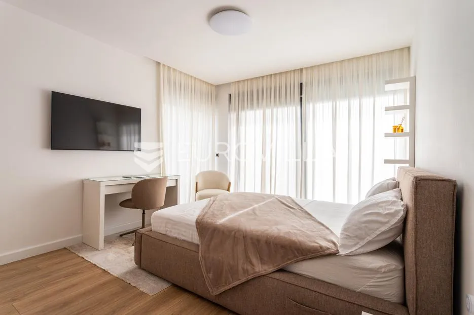 kaštel sućurac, novoizgrađena vila s bazenom i panoramskim pogledom na more - slika 20