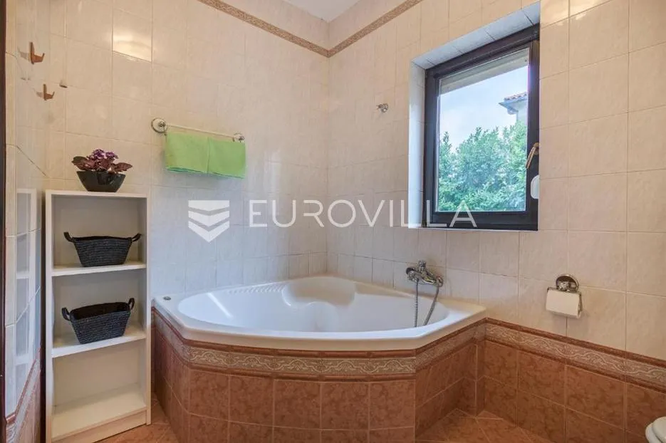 pula, gregovica, tri stambene jedinice na traženoj lokaciji - slika 17