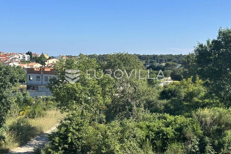 medulin, atraktivno građevinsko zemljište 2348 m2 , udaljeno 400 m od mora - slika 2