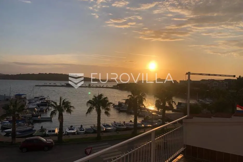 vodice , srima, prekrasna kamena vila prvi red do mora - slika 3
