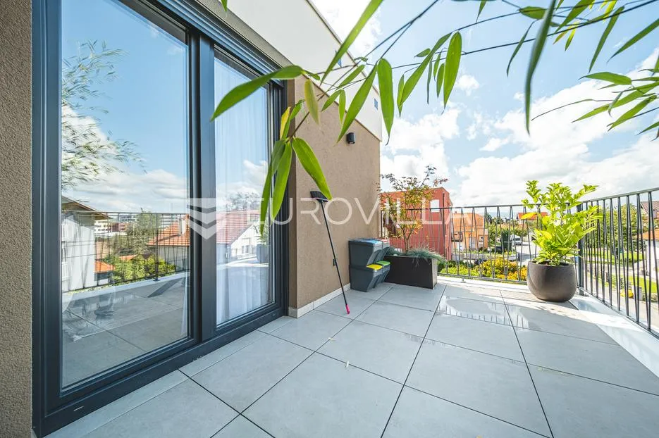 blato, novouređen trosoban penthouse nkp 68 m2 - slika 16