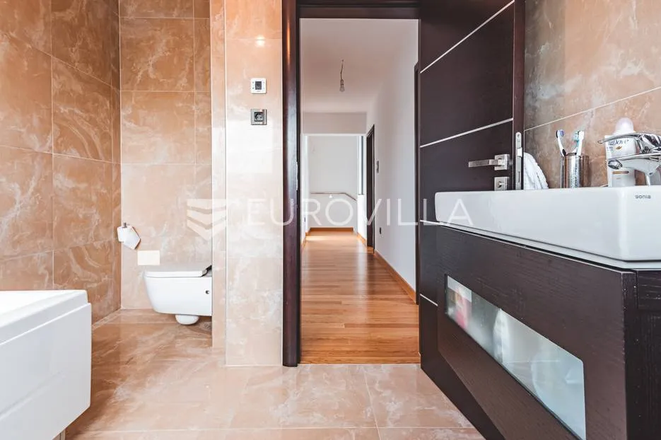 zagreb, maksimir, luksuzan četverosobni penthouse s dvije terase 137 m² - slika 10