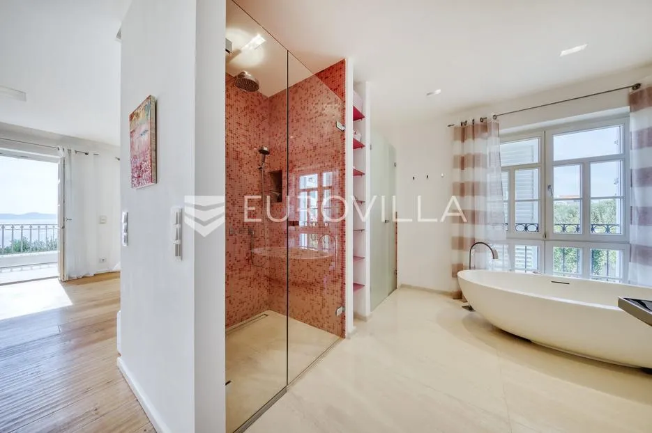 zadar, diklo, moderna i elegantna vila prvi red uz more - slika 29