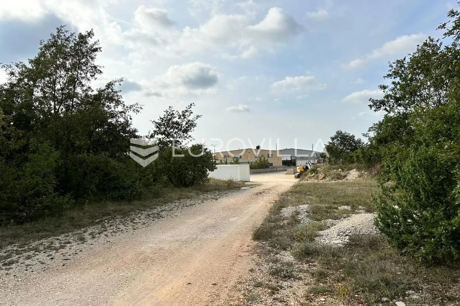 istra, svetvinčenat - 2377 m2 građevinskog zemljišta u industrijskoj zoni - slika 3