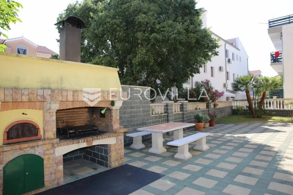 vodice, atraktivna vila 850 m² - slika 12