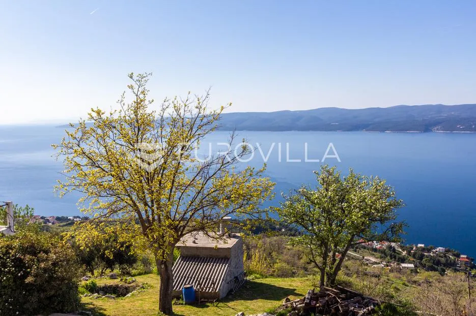 Omiš, Lokva Rogoznica, atraktivno građevinsko zemljište površine 474 m2 - Lokva Rogoznica, Omiš