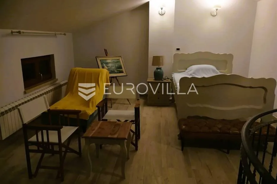 santalezi, kamena kuća 265 m2, dvorište 4600 m2, bazen - slika 20