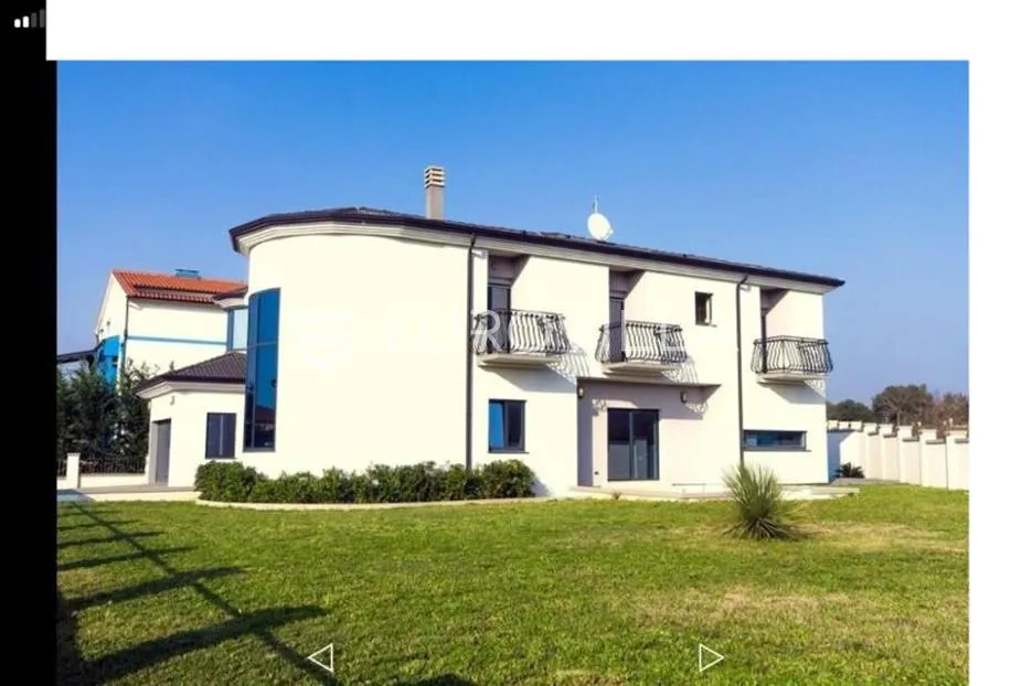 istra, pomer, prekrasna vila od 490 m2 u blizini marine s velikim vrtom i bazenom - slika 16