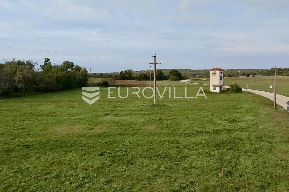 istra, grožnjan, građevinsko zemljište od 7136 m2 - slika 4