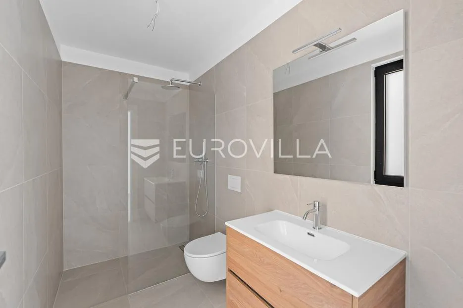 istra, novigrad, stan s 2 spavaće sobe s vrtom u prizemlju 115 m², parkirno mjesto - slika 6