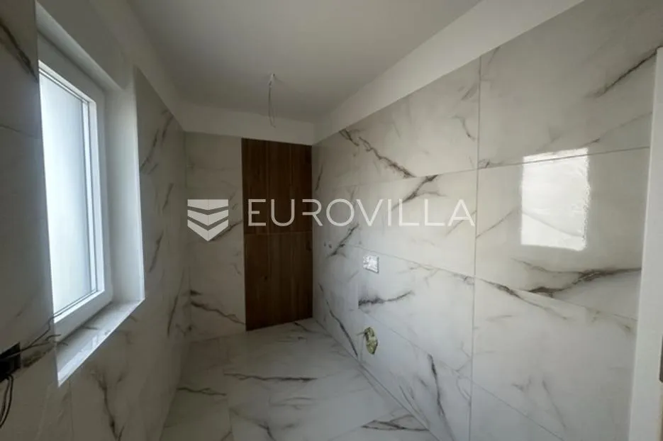 istra, ližnjan, dvojna kuća 150 m² s pogledom more, bazenom i uređenom okućnicom - slika 19