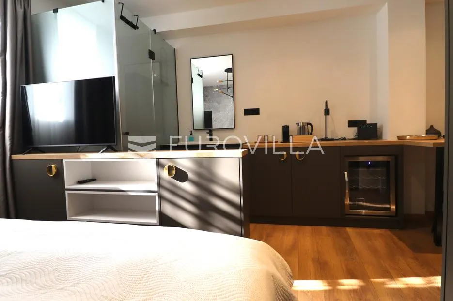 istra, poreč, potpuno renovirana kuća u staroj jezgri, 3 studio apartmana, pogled na more - slika 5