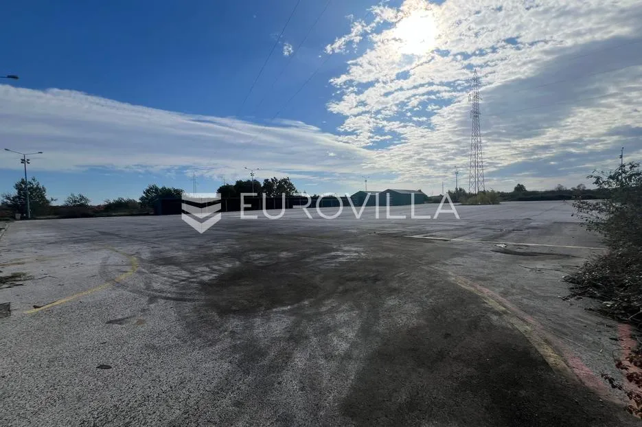 dugo selo, poslovna zona, skladišni prostor s dvije hale 500 m2, natkriveni prostor 640 m2 - slika 18