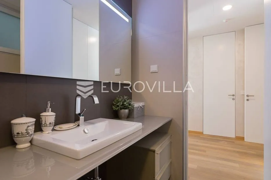 ban centar, luksuzan, komforan ured 137 m² - slika 13