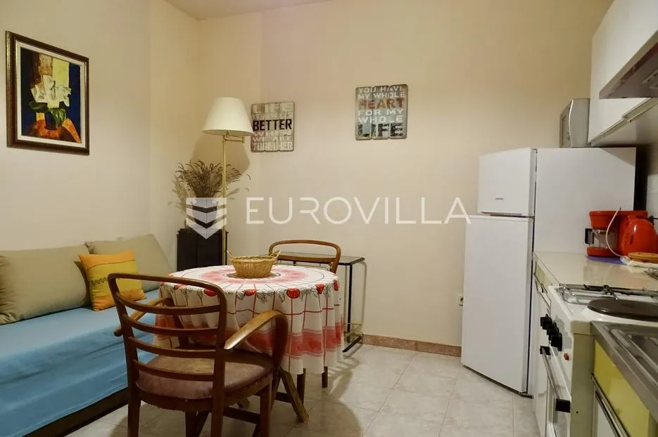 lovran, ekskluzivan stan u povijesnoj vili, 120,26 m², prvi red do mora - slika 9