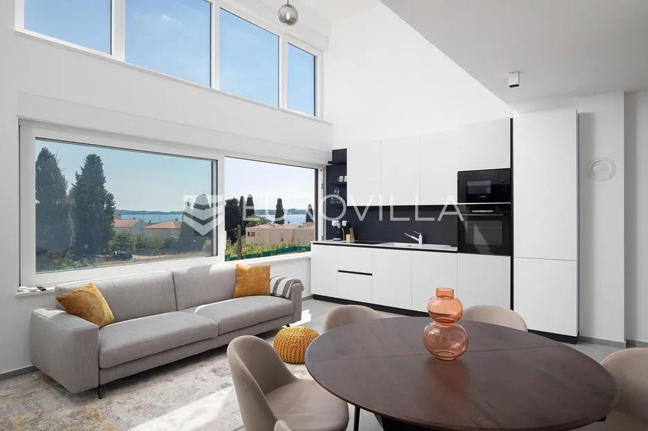 Fažana, novogradnja, luksuzni penthouse s pogledom na more, 200 m od plaže
