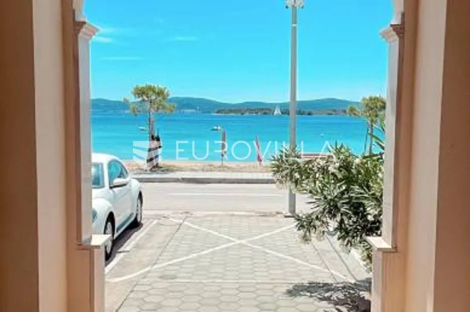 sveti filip i jakov, odličan apartman prvi red do mora - slika 5