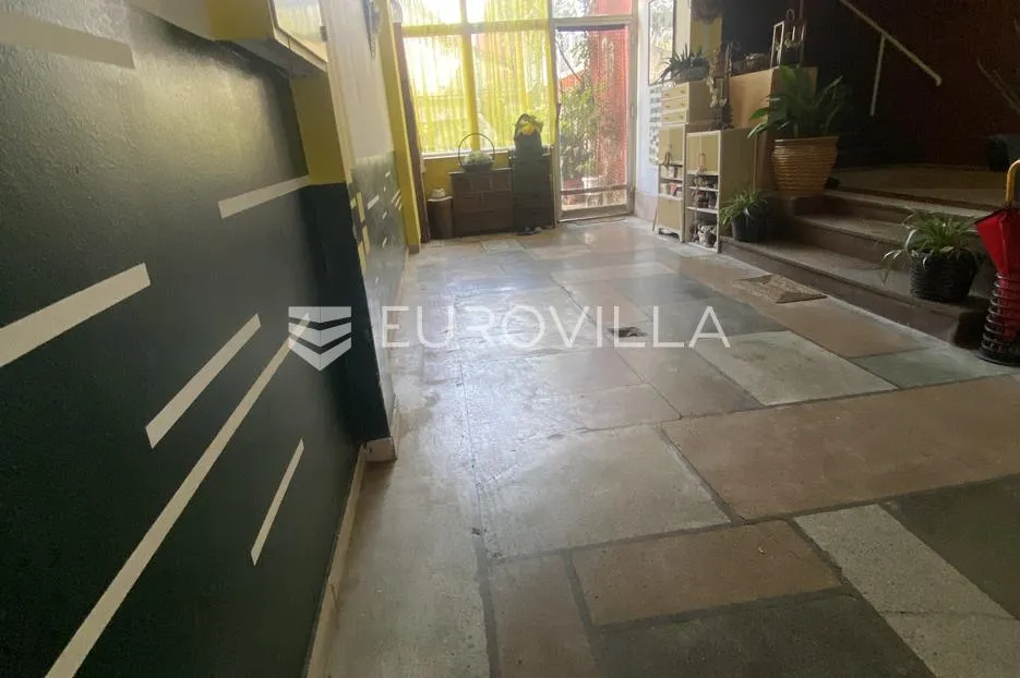 slavonski brod, centar obiteljska kuća s dva neovisna stana 180 m² - slika 24
